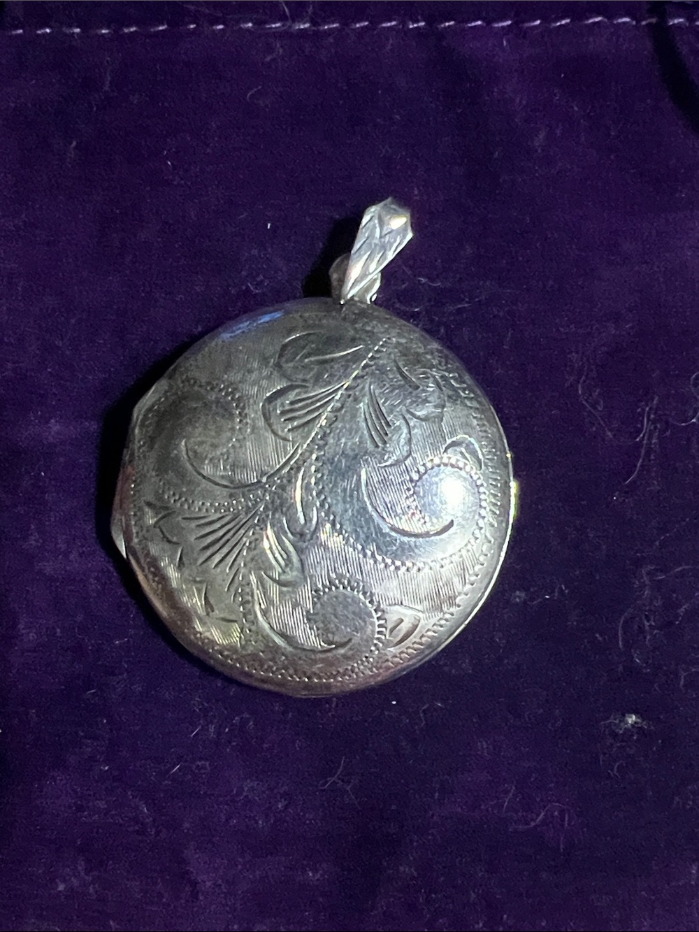 Vintage ornate carved floral .925 Sterling Silver Locket